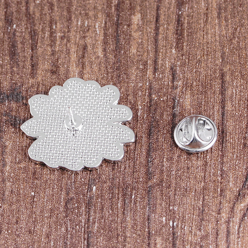 1 stuk cartoon witte madelief metalen badge broche knoopspelden spijkerjasje speld sieraden decoratie badge voor kleding revers spelden