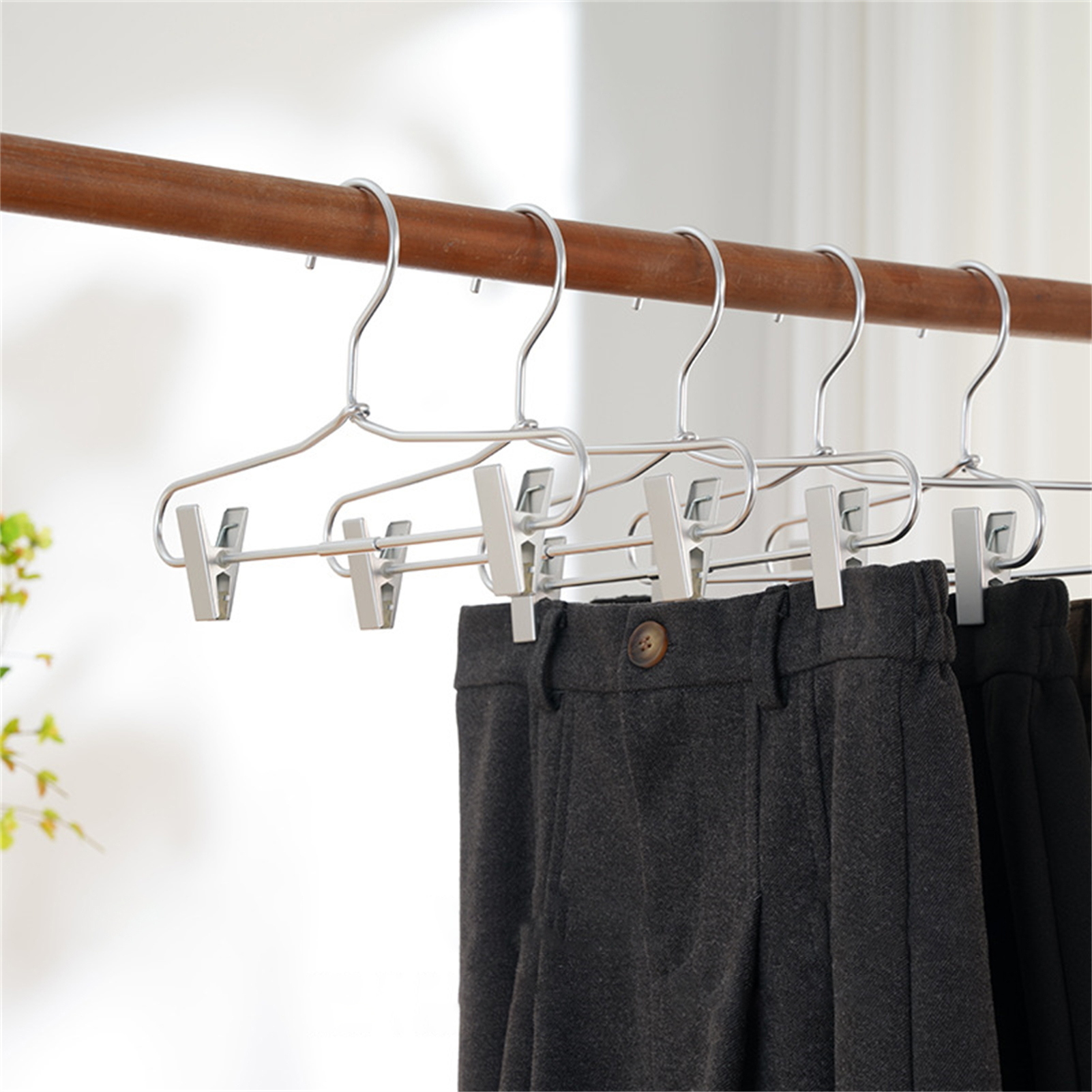 Grucce in metallo con clip Appendiabiti per guardaroba Appendiabiti in metallo leggero per Hotel domestici, dormitori, centri commerciali