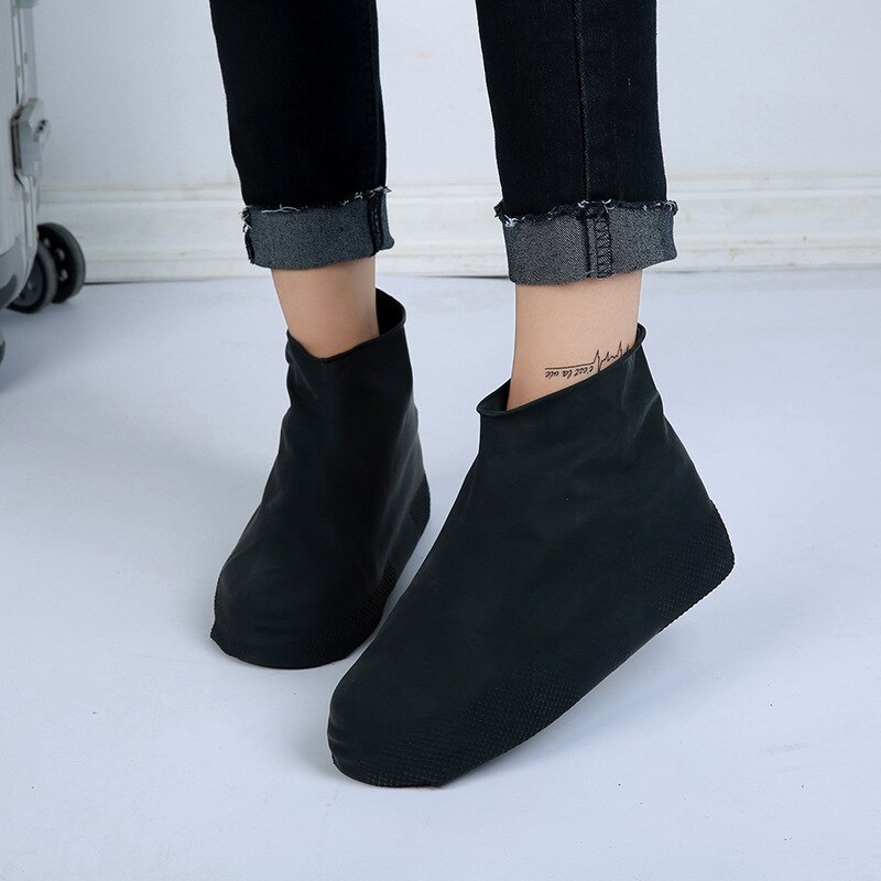 Vandtætte skoovertræk gummistøvler regnstøvler kvinder udendørs rejser regnfuld skridsikker silikone skoovertræk mand genanvendelig: Sort / L