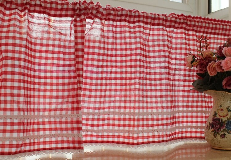 Rött och vitt blått och vitt bomullsmaterial liten rutig kort gardin med spetskantsficka