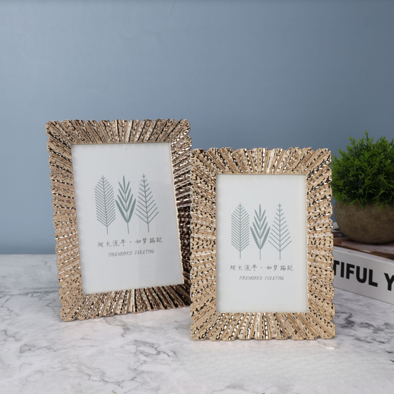 Gouden fotolijst Antiek sierlijk fotolijst Tafelblad en muurophanging met High Definition glazen front voor huisdecoratie.