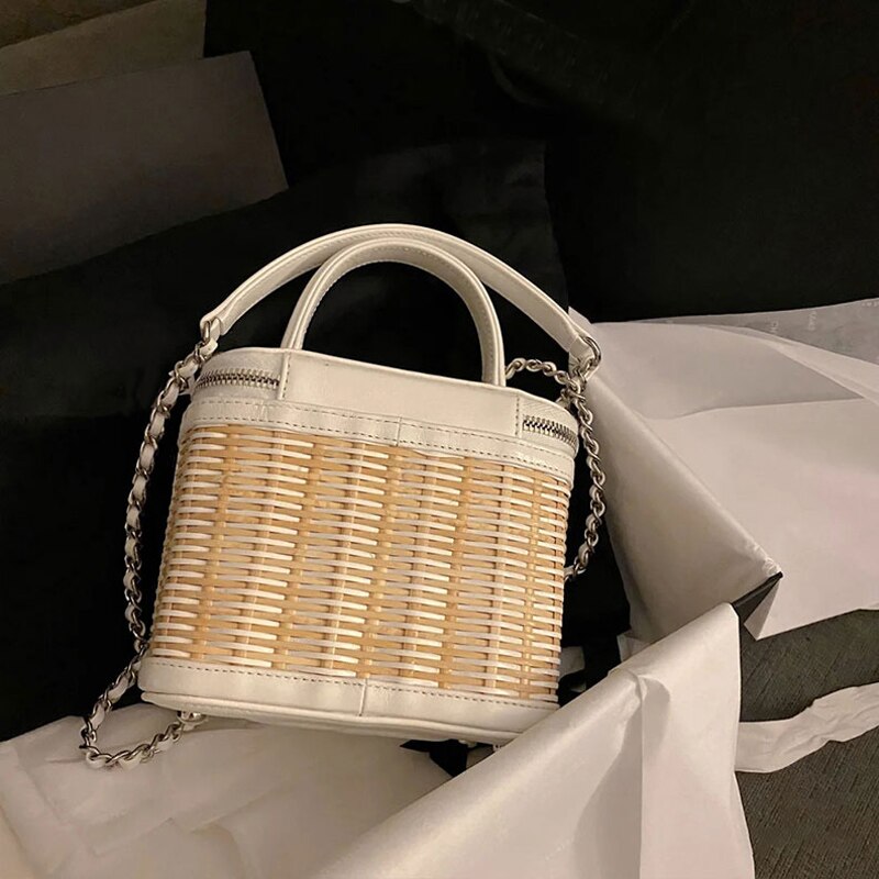 Box wicker kvinnor handväskor rottingvävda axelväskor lyxkedjor crossbody väska sommar strand bali halmväskor: Beige