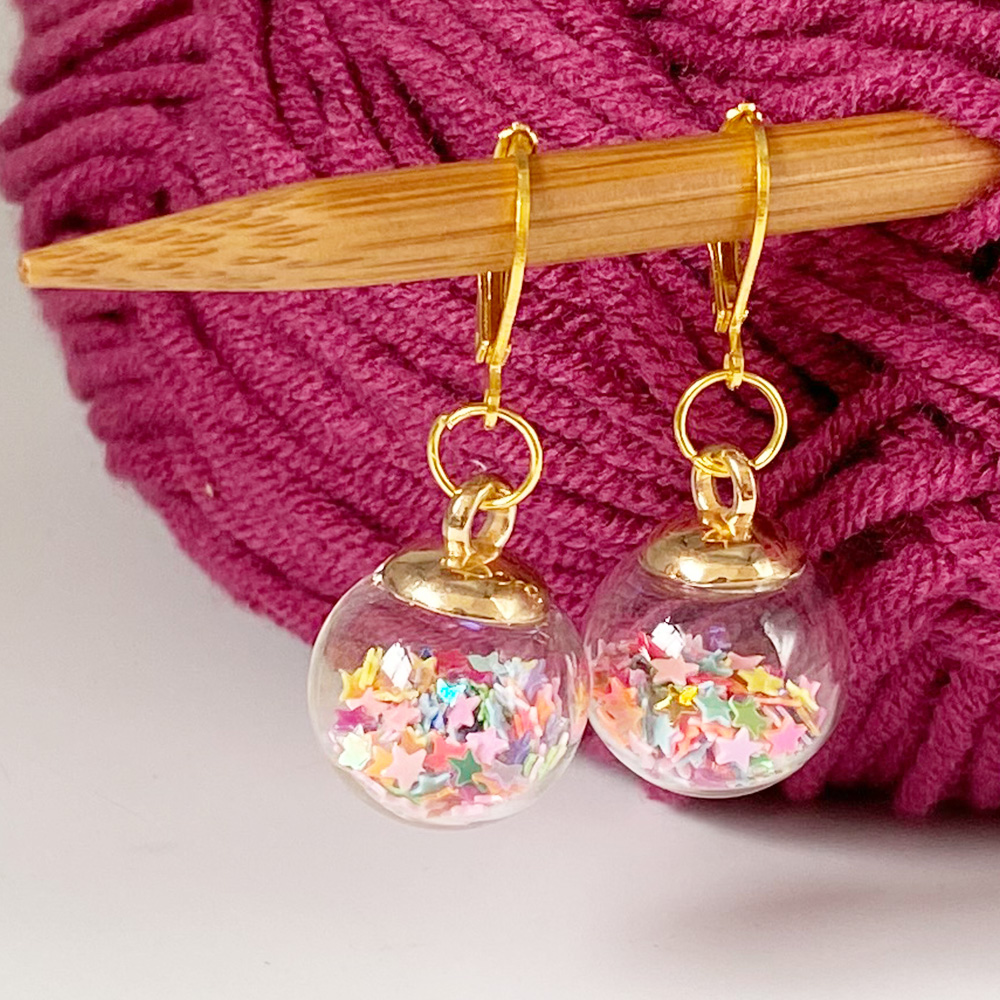 NBEADS Fruit Steekmarkeringen, Polymeer Klei Aardbei Haaksteekmarkering Charms Verwijderbare Kreeft Sluiting Sluiting Steekmarkering Voor Breien Weven Naaien Accessoires Handgemaakte Sieraden, Small