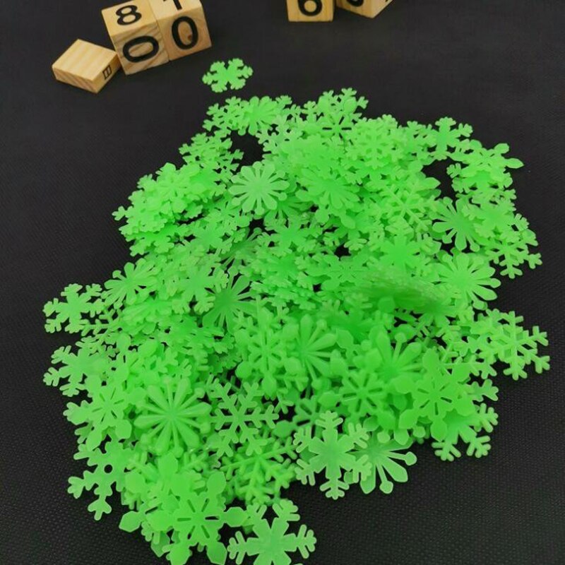 50pcs Window Decorations In The Dark Glow Snowflake Fluorescent Lamp 3D Sticker Christmas Children Bedroom Decoration: green