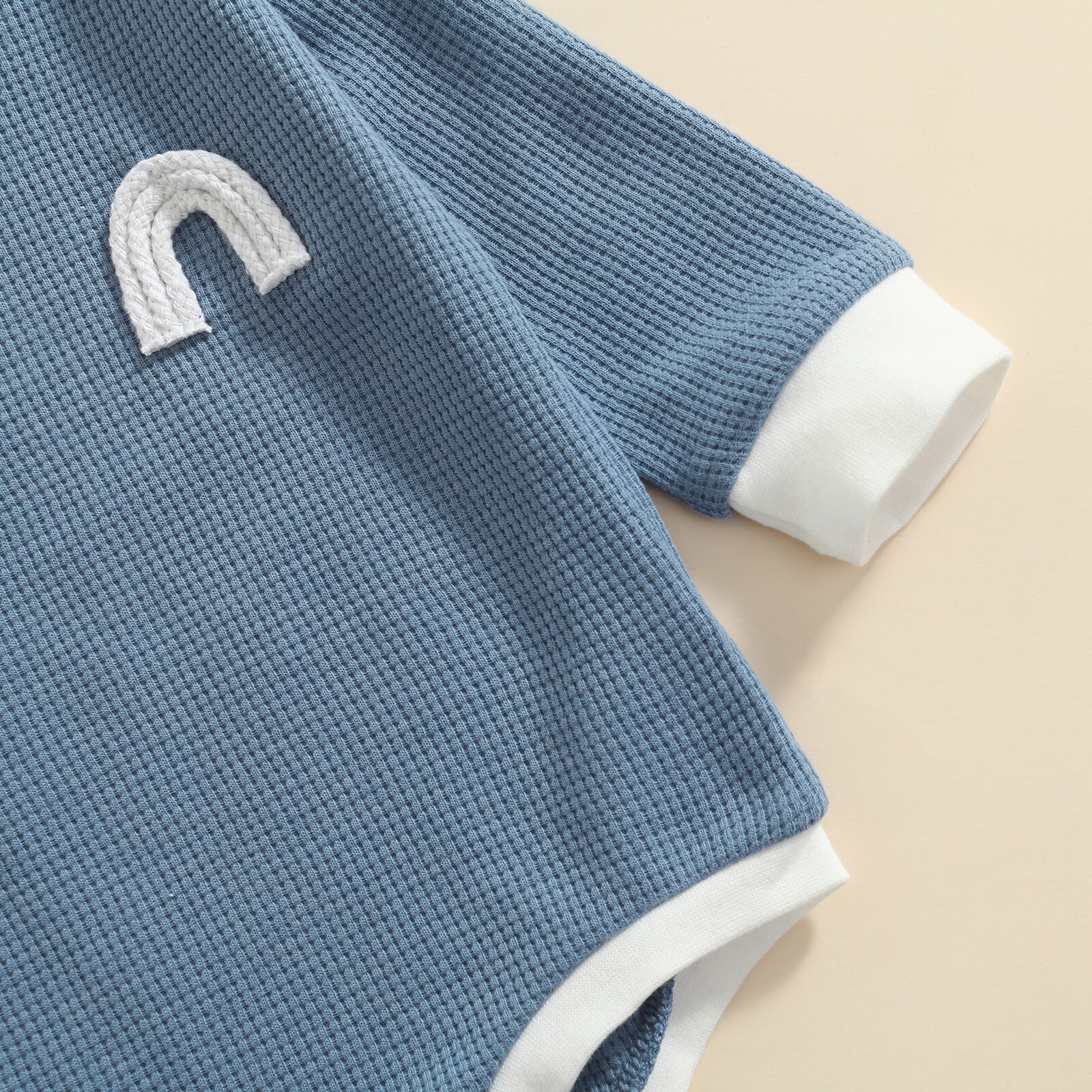 Baby-strampler mit regenbogenmuster, langen ärmeln und knöpfen, herbst-Overall, hübsche Outfits für mädchen und jungen