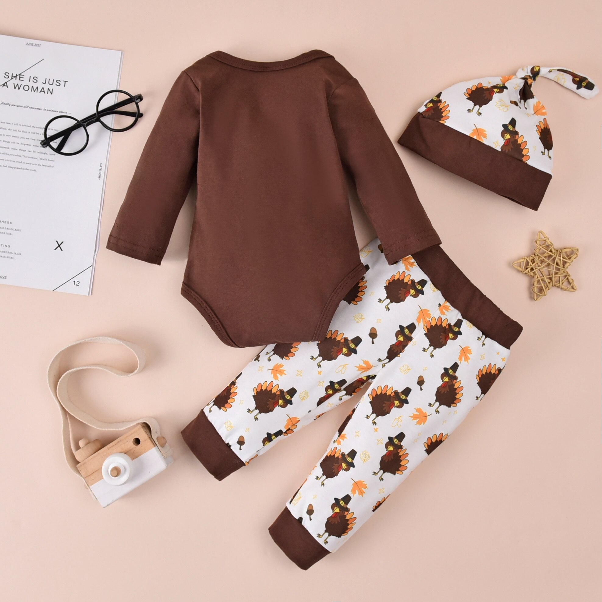 Tak giver dag tre stykker baby drenges tøj bogstav langærmet jumpsuit tegneserie kalkun print lange bukser med hat