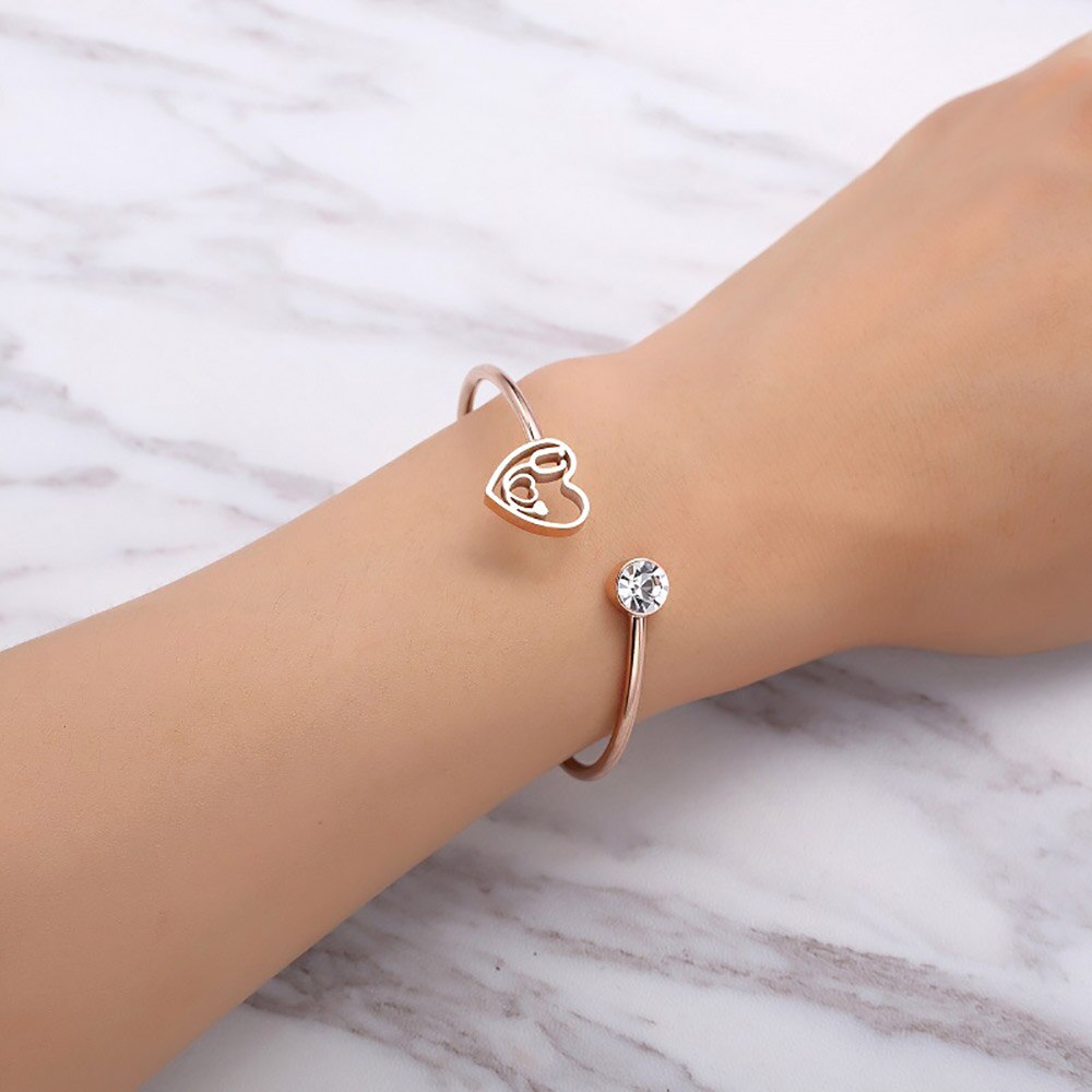 Fine4u b434 mulheres de aço inoxidável bonito amor minúsculo coração aberto manguito pulseira pulseira de batimento cardíaco dainty manguito pulseira