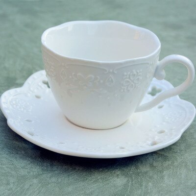 Billig utsökt europeisk stil prägling keramisk kaffekopp och fat hem enkel eftermiddagste kopp: Vit