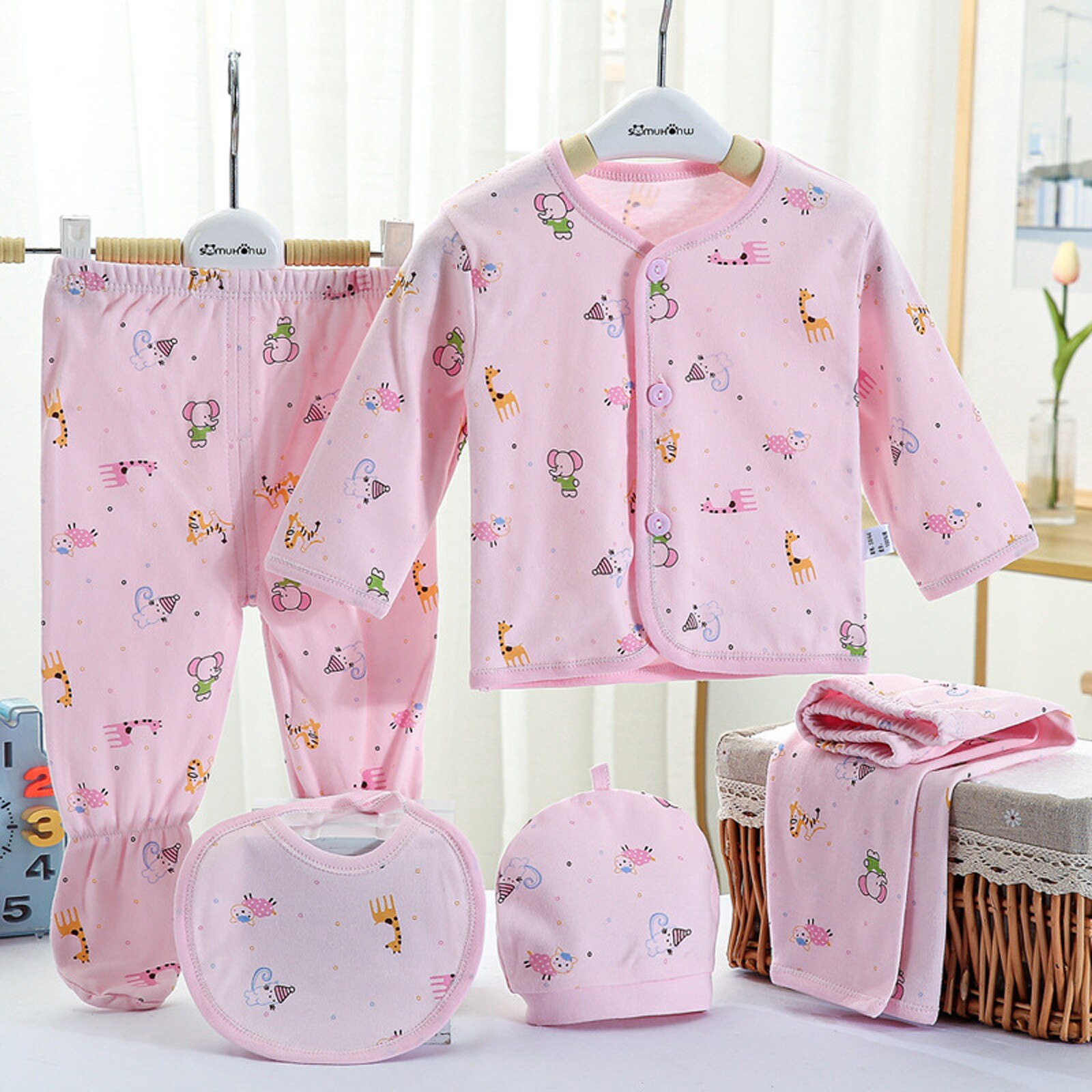 5PCS Sleepwear Definir a Roupa Do Bebê Recém-nascido Meninos Meninas Dos Desenhos Animados Tops de Manga Longa + Chapéu + Calça + Babador Outfits Set слипы для новорожденных