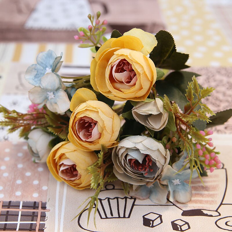 1 flok kunstige blomster billige små te roser til boligindretning bryllup dekorative blomster silke rose buket 28cm: Gulblå