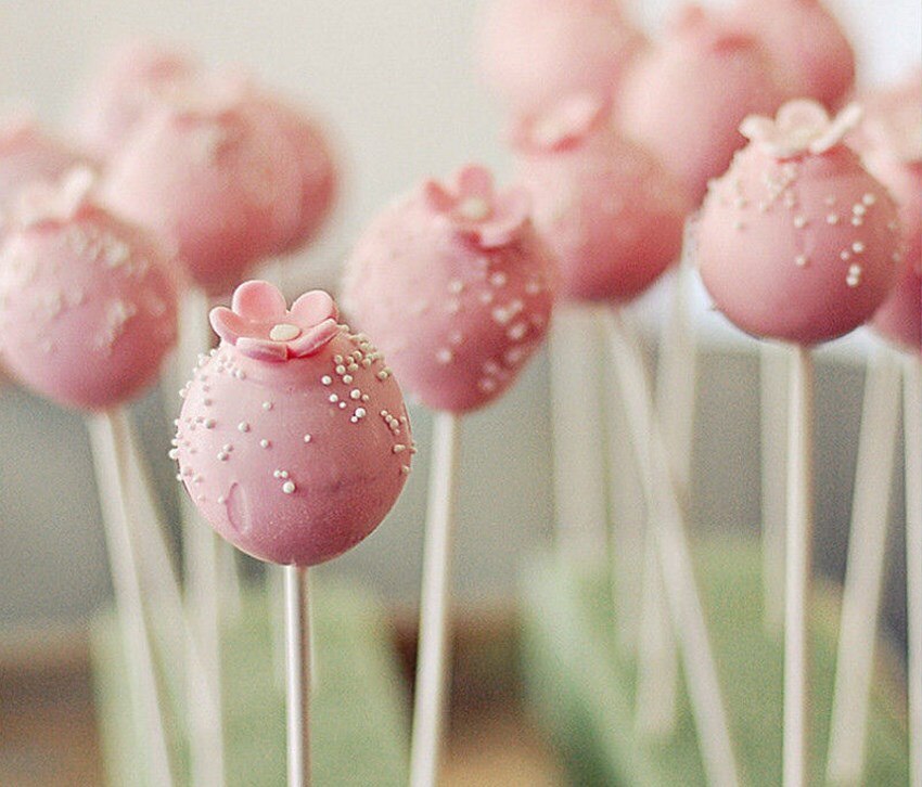 100 kpl pop -imutikkuja suklaakakku tikkari lolly -karkkia, jolloin muotti on valkoinen