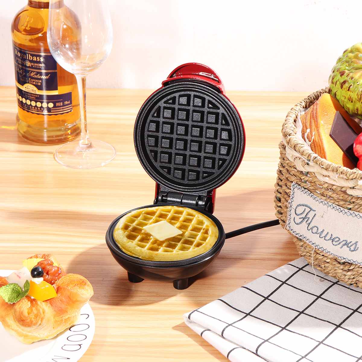 900ml Mini Waffle Maker Cupcake Cake Mix Dispenser Jug Baking Essentials Maker Breakfast Cooking Tools Funnel Measuring Cup