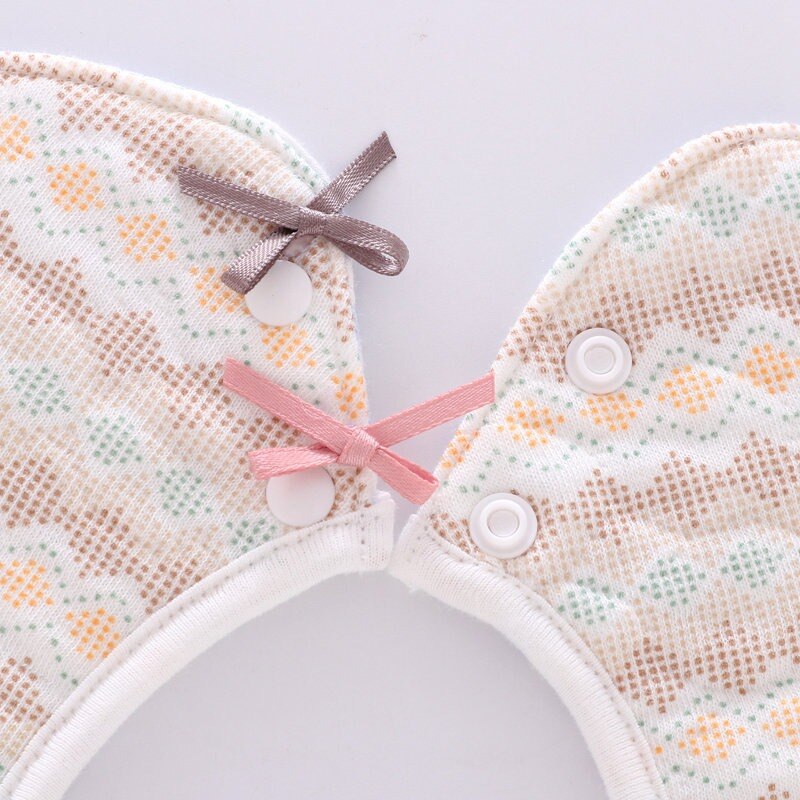 O envio gratuito de 360 graus girando babadores do bebê infantil bonito impressão à prova dwaterproof água saliva toalha acessórios do bebê arroto panos
