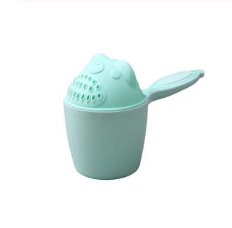 1 PC Baby Kids Bathing Cup Leuke Cartoon Beer Baby Douche Shampoo Cup Bailer Baby Douche Water Lepel Kinderen Bad wassen Cup: Green