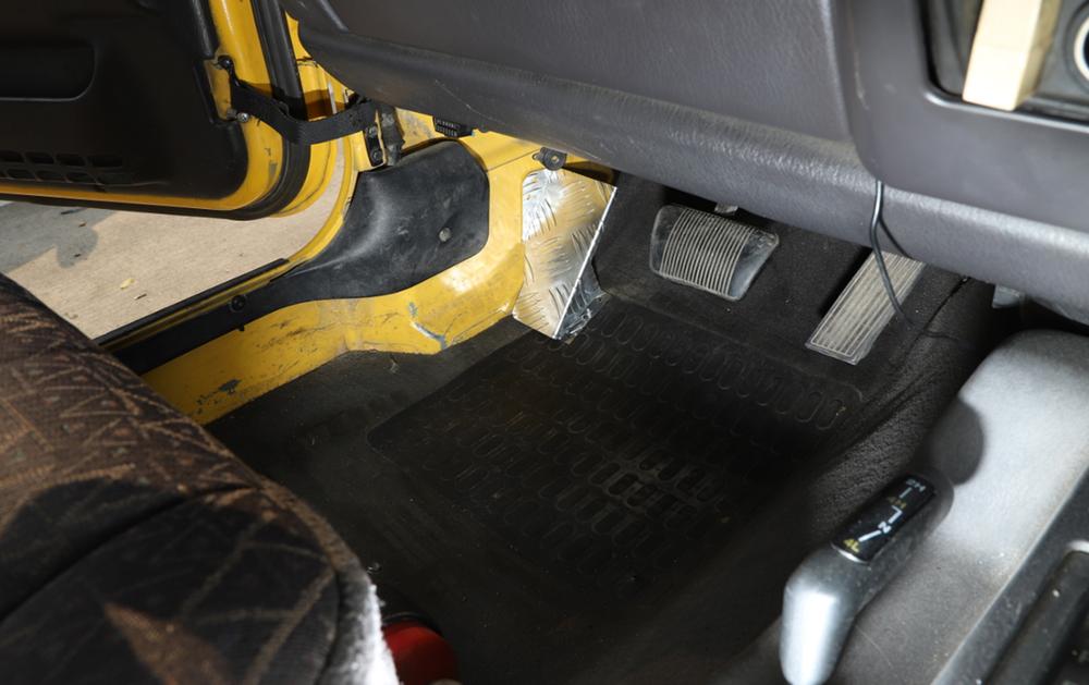 Pedal Left Side Foot Rest Kick Panel for Jeep Wrangler TJ 1997-2006 Car Interior Accessories Aluminum Alloy Silver Car Styling