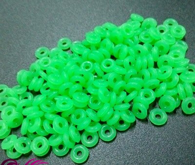 100 sztuk kolorowy wisiorek z koralikami silikonowe gumowe korki pierścienie Spacer Fit europejskie bransoletki DIY Making elastyczny 2mm otwór klip koralik: semi clear green