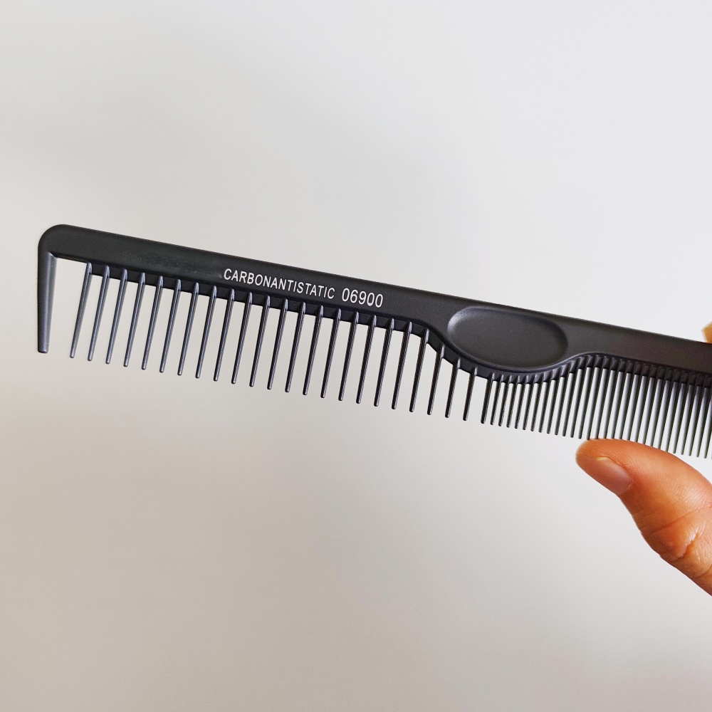 Doppelseitiger Breiter Feinzahnkamm Friseurkamm Haarbürsten Antistatischer Hitzebeständiger Kohlenstoffstahlkamm