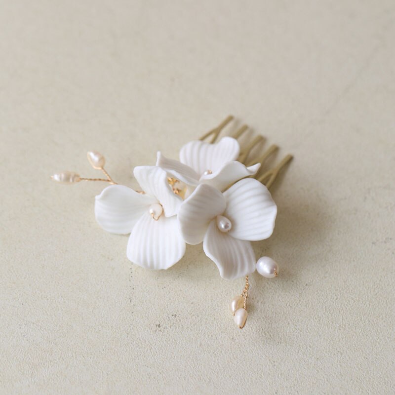 SLBRIDAL Handmade Alloy Leaf Rhinestone Ceram Flower słodkowodne perły ślubny grzebień do włosów ślubne akcesoria do włosów kobiety biżuteria: 2027 Gold