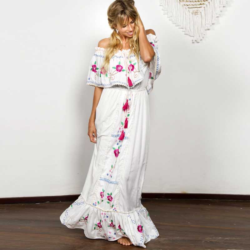 Boho inspireret hvid broderet dess kvinder flæser boho kjole off shoulder blonder trim sommer kjole elastisk lang kjole