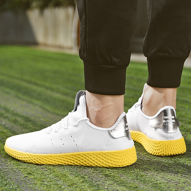 Män andas ljus enfärgade tennisskor utomhussport zapatos tenis hombre bekväma mesh sneakers joggingskor