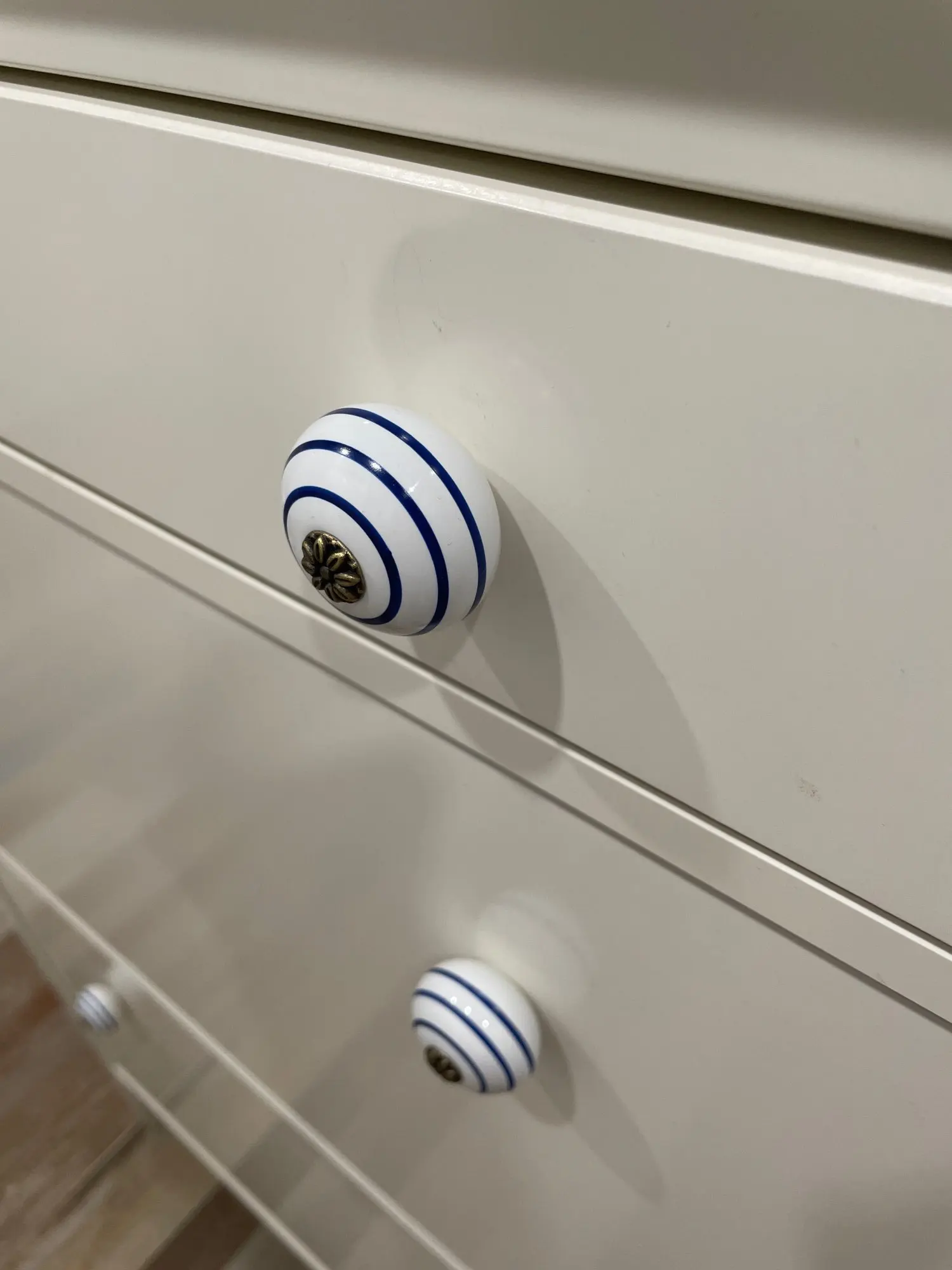 Keramiske knott / kommode knotter hvit blå kabinett trekker knotter / unike kjøkken dørhåndtak knott møbler hardware