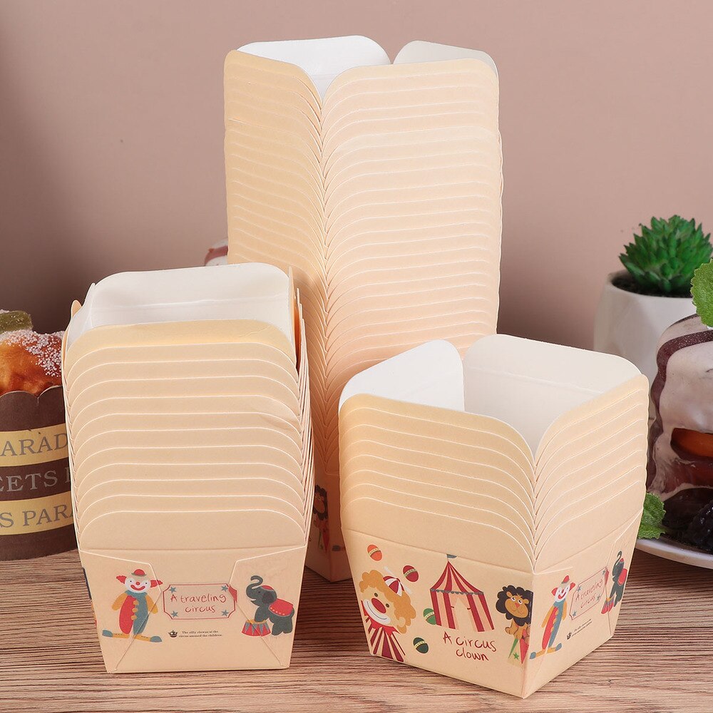 100 pièces mignon papier Cupcake tasses carré jetable gâteau tasse résistant à la chaleur Dessert bols Mini gâteau boîte fournitures de fête (point bleu): Cartoon Circus