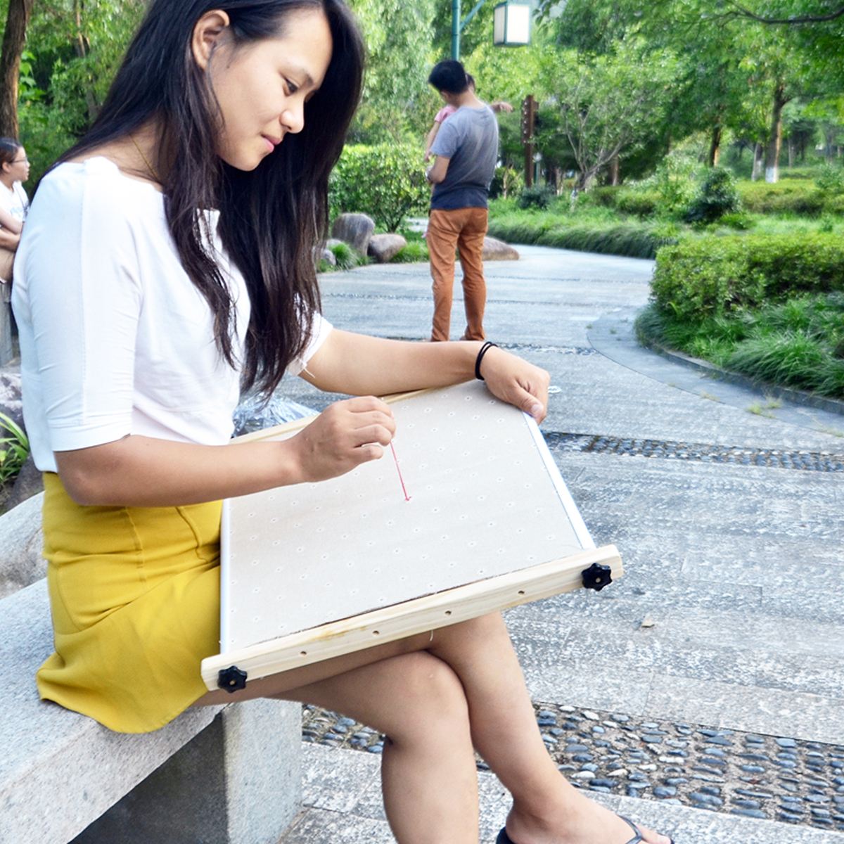 1 Set Square Wooden Embroidery Shelf Adjustable Handheld Embroidery Solid Wood Cross Stitch Frame with Cross Stitch Accessories