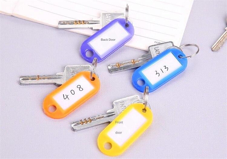 Diysomes 30 stk farverige plastik nøgleringe sprog id tags labels nøgleringe navne tags med split ring til bagage bagage tag