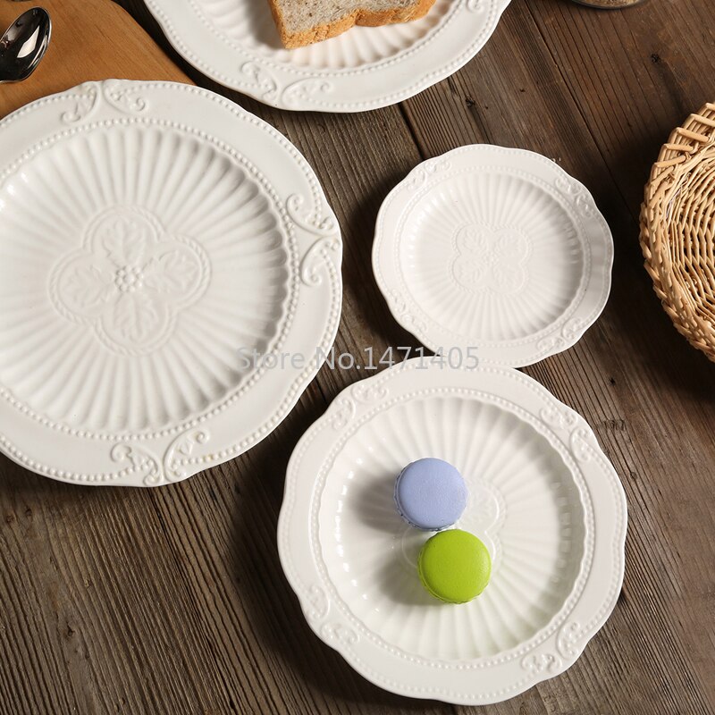 Assiette De Présentation En Porcelaine Blanche Décorée à La Main - Idéale Cadeau Ou Desserte