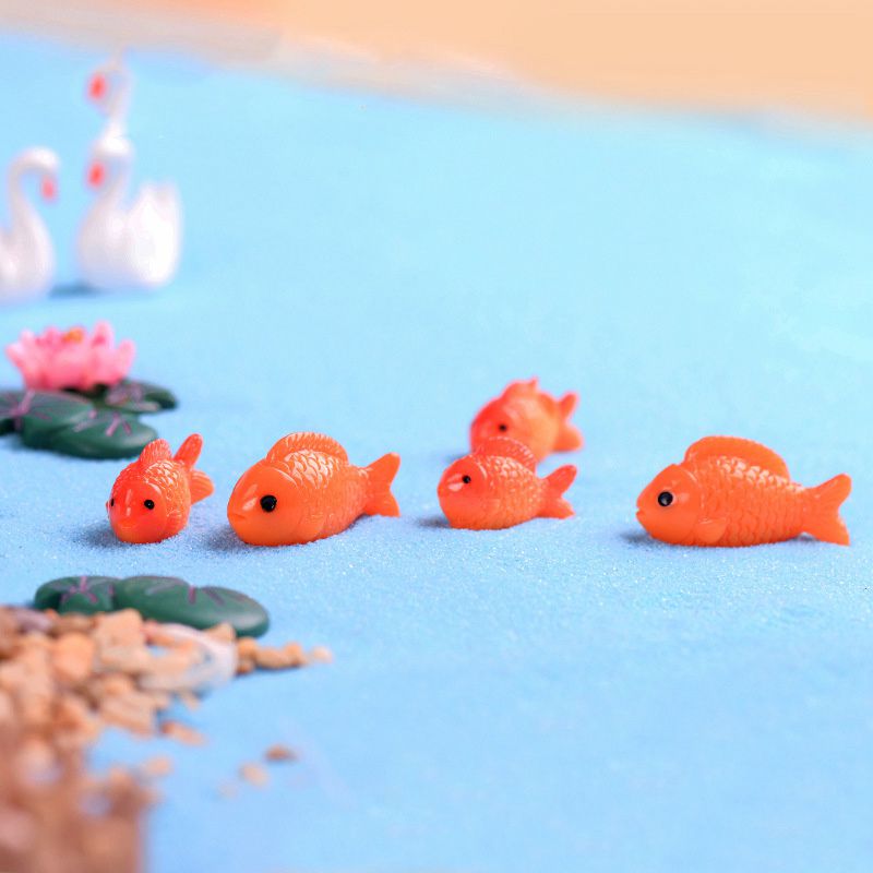 8pc/lot Red Fish miniature figures decorative mini fairy garden animals Moss micro-landscape ornaments resin baby toy