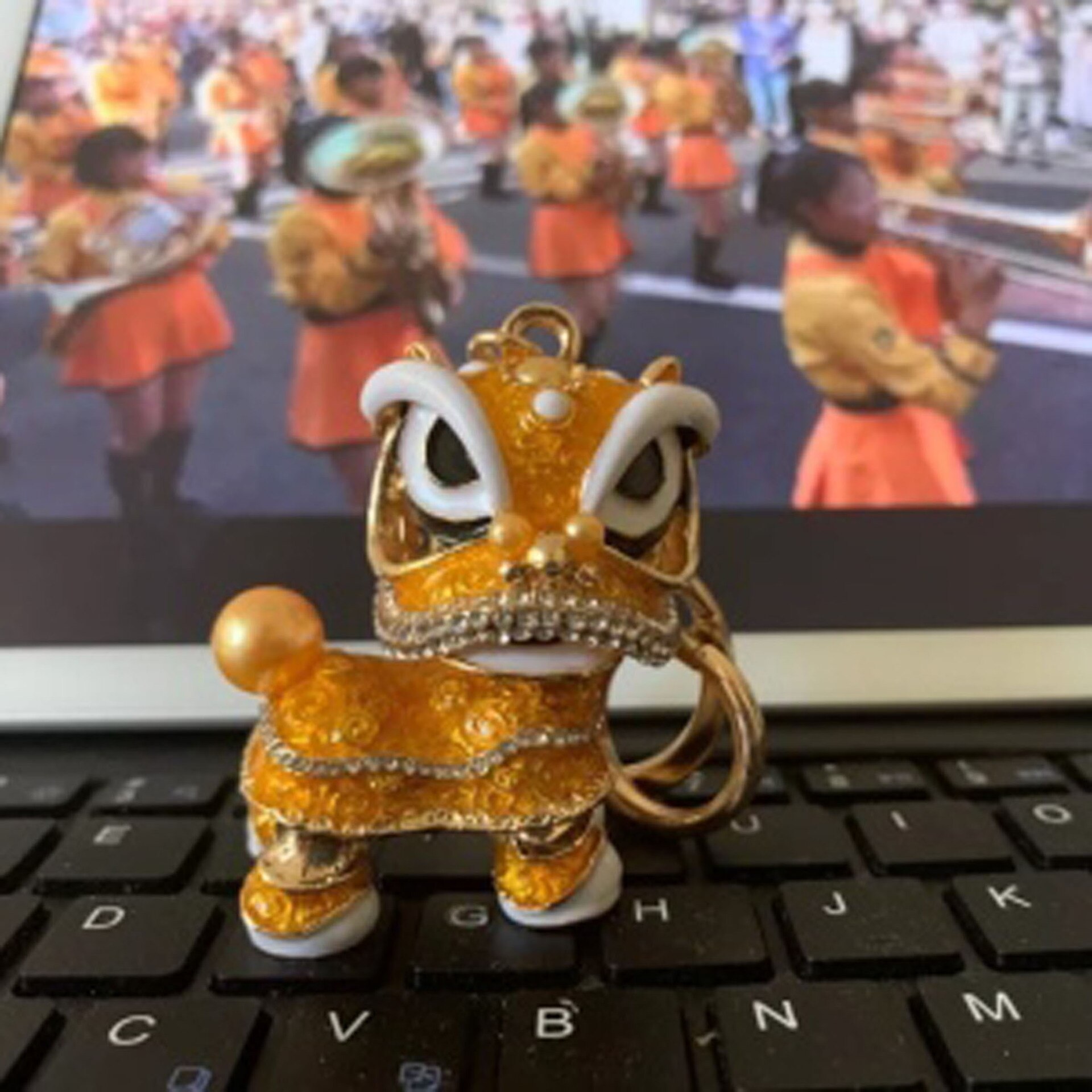 Chinese-style Unicorn Bracelet Charm Lion Dance Alloy Key Ring-Style Retro Suitcase Ornaments Lion Automobile Hanging Ornam: Yellow