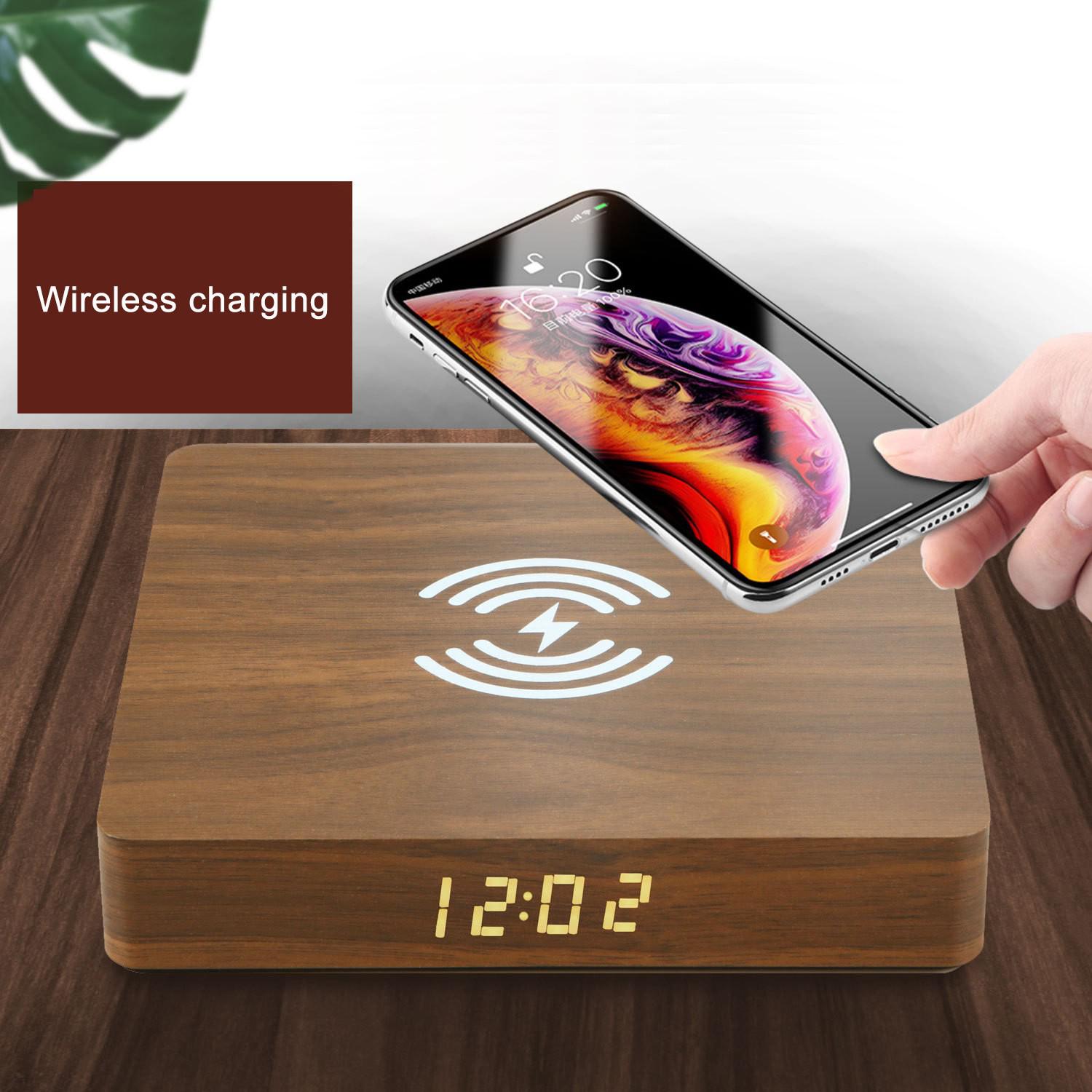Træ ledet elektrisk vækkeur bordur med telefonoplader trådløst bordur moderne desktop digital ur qi opladning: B