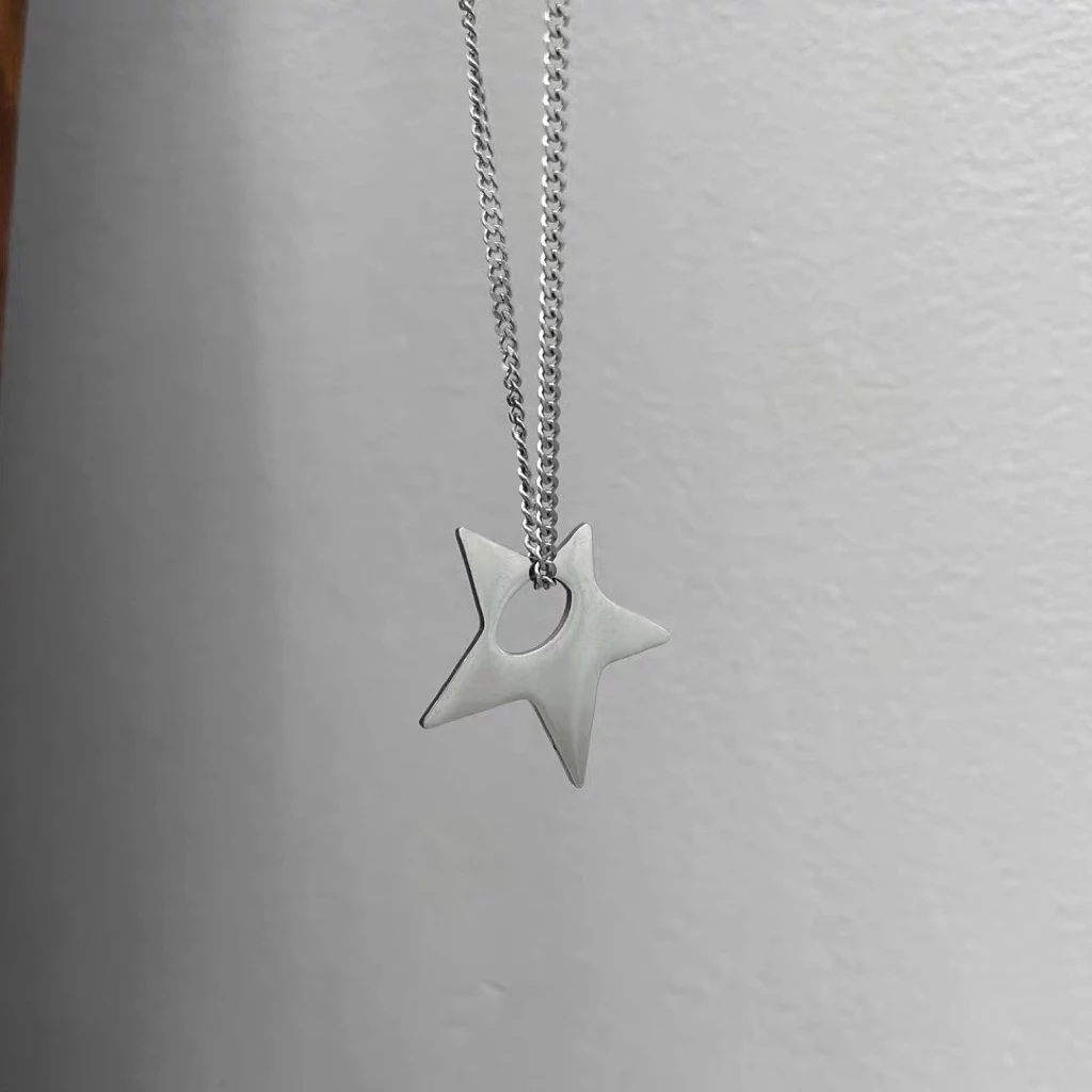 Kpop Goth – collier chaîne avec pendentif étoile couleur argent pour femmes et hommes, Egirl Y2K Cool EMO Punk, bijoux esthétiques Grunge,: Placage pistolet