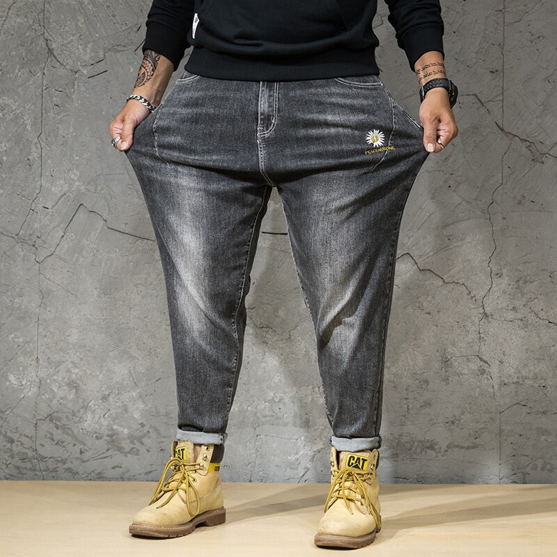 Plus Größe 5XL 6XL 7XL Herrenmode Pluderhosen Jeans Kleine Gänseblümchen Stickerei verlieren und lässig strecken Denim Hosen Männlichen Kleidung