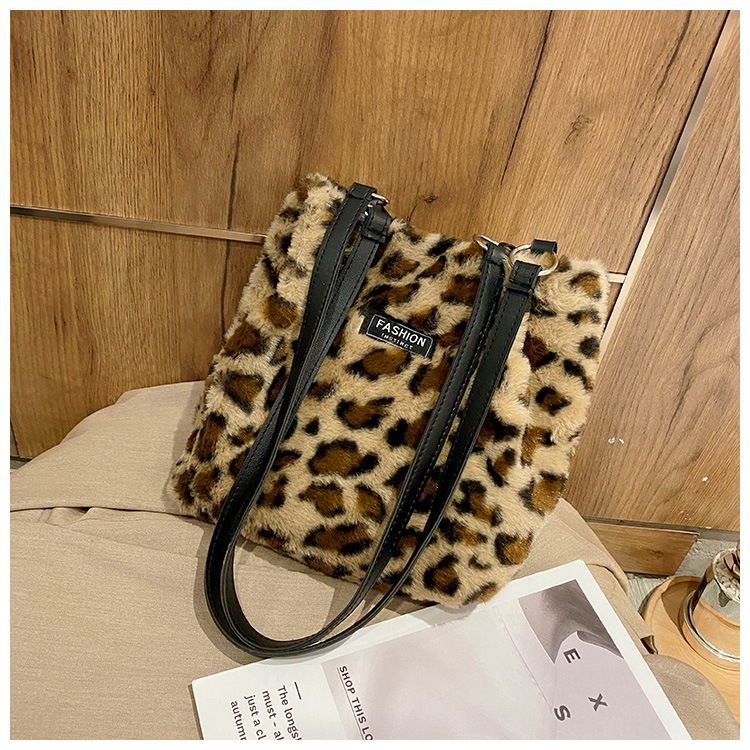 Vinter plys mini taske leopard print label skulder bøtte tasker til kvinder hasp større kapacitet fløjl shopper underarm taske: Leopard