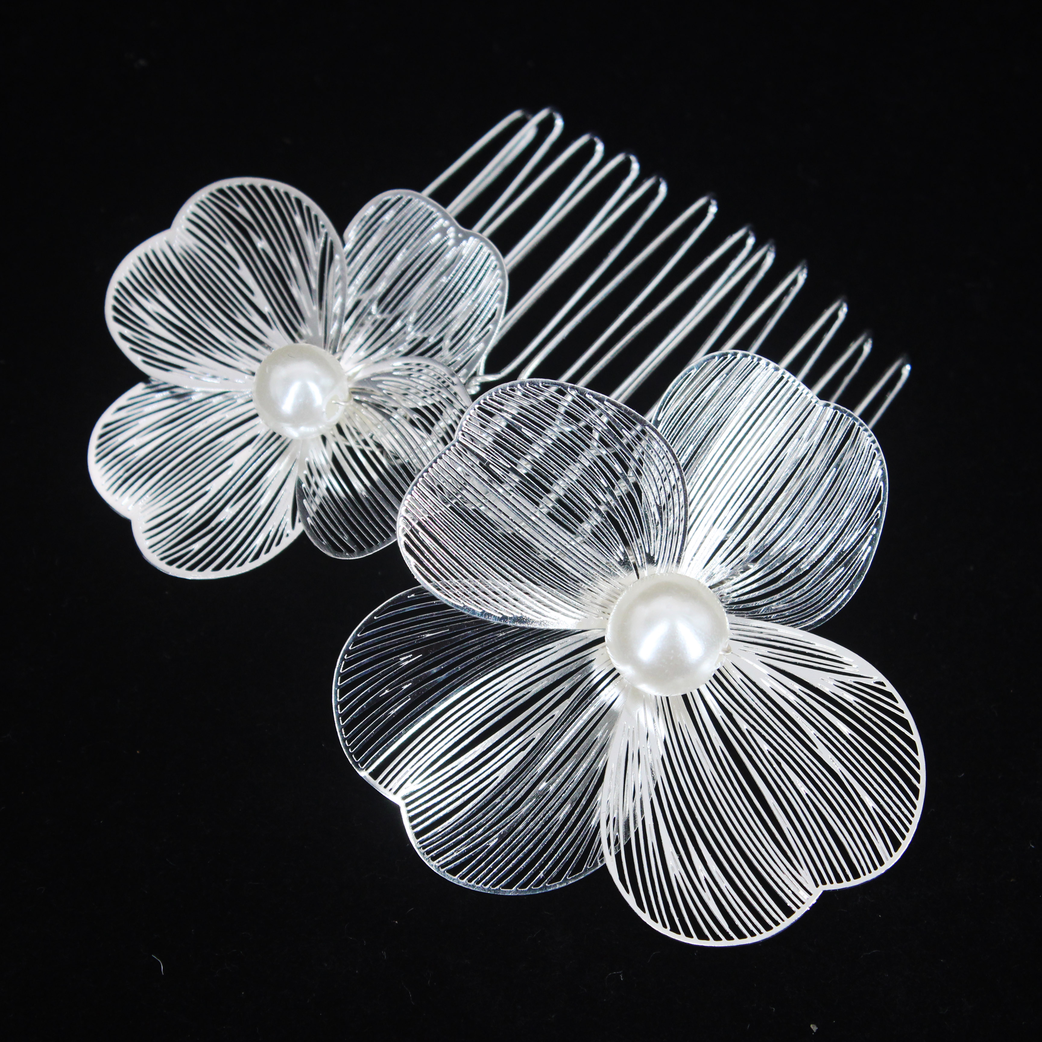 2 uds tocado de novia hecho a mano flor perla peine para el cabello alfileres joyería de estilo de boda insertar de peine accesorios para el cabello: Con recubrimiento de titanio