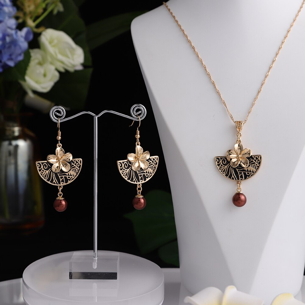 Sophiaxuan Hawaiian Polynesische Sieraden Sets Zwart Sector Plumeria Bloemen Parel Hangers Kettingen En Oorbellen Voor Vrouwen: ZH0206GOBR