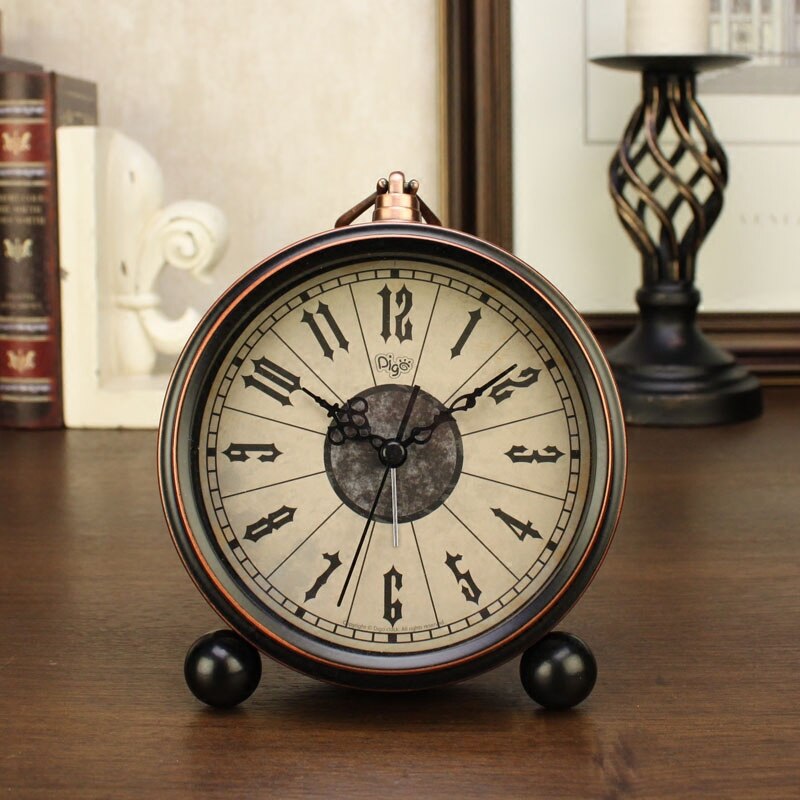 Small Retro Desk Clock Silent Metal Alarm Clock Bedroom Desktop Clock Roman Numerals Relogio Mesa Wrought Clocks AC50TC