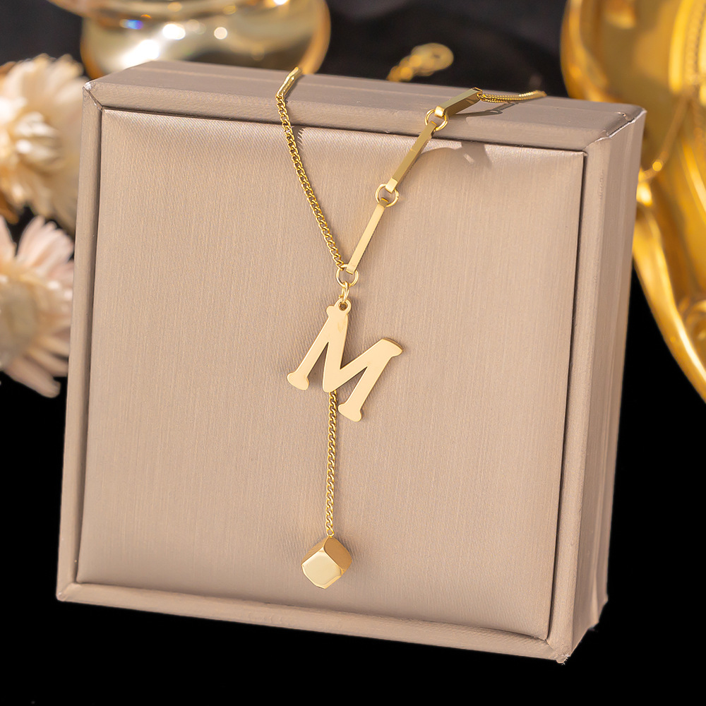 Collar con colgante de acero inoxidable con letra inicial para mujer, cadena de Color dorado a la , collares de clavícula con alfabeto de A-Z, de joyería: COLOR ORO ROSADO