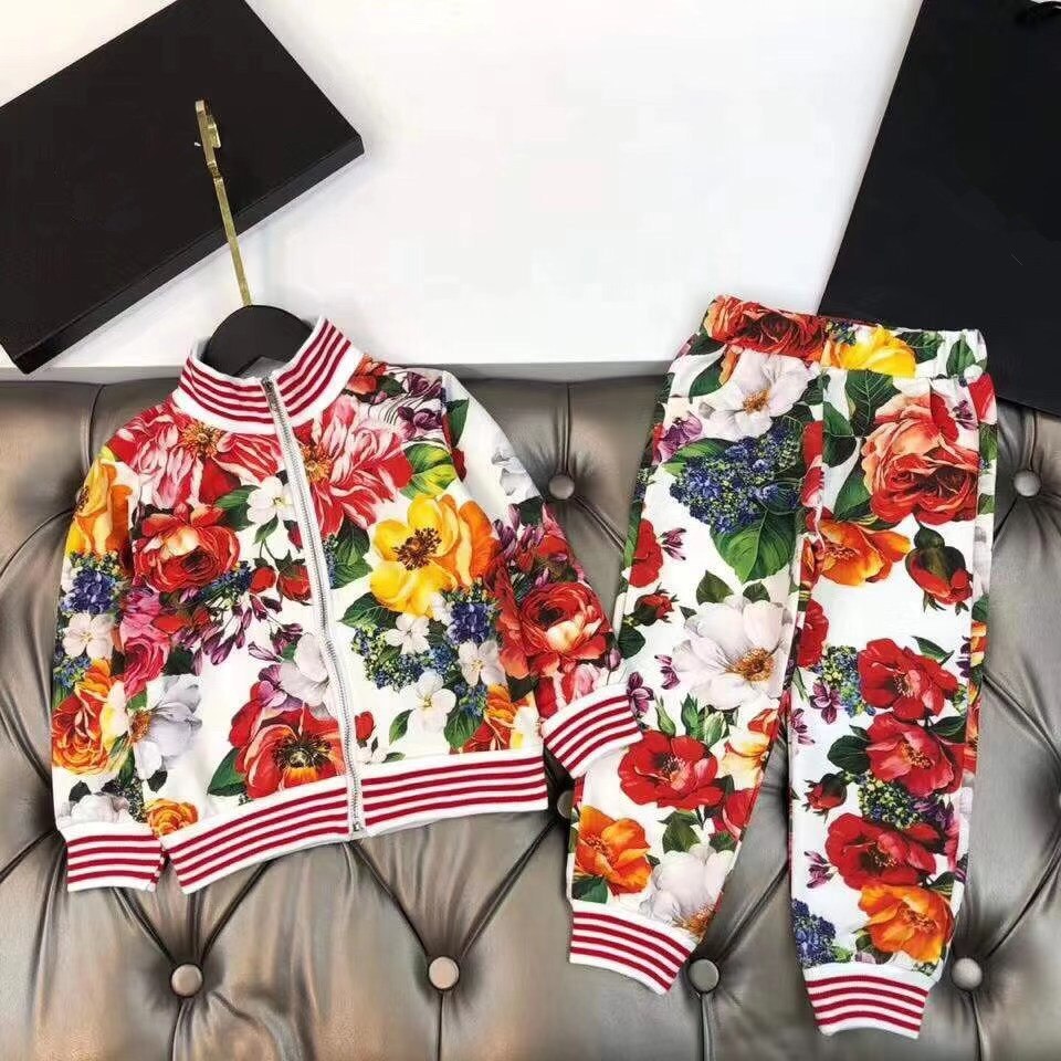 20 invierno abrigo con cremallera de estilo europeo para niños con pantalones estampado de flores conjuntos de dos piezas ropa de alta gama para niños