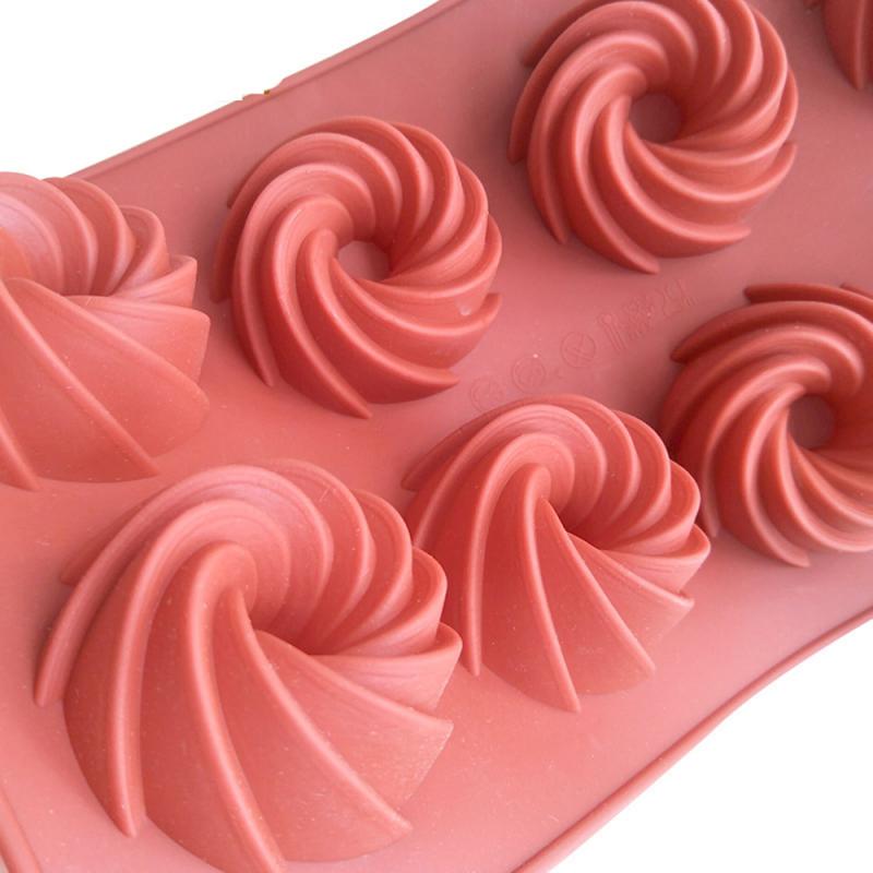 8-Holte Swirl Shape Silicone Cake Decorating Moulds Cookie Mold Pudding Ijs Bakken Pan Pastry Tool Willekeurige Kleur