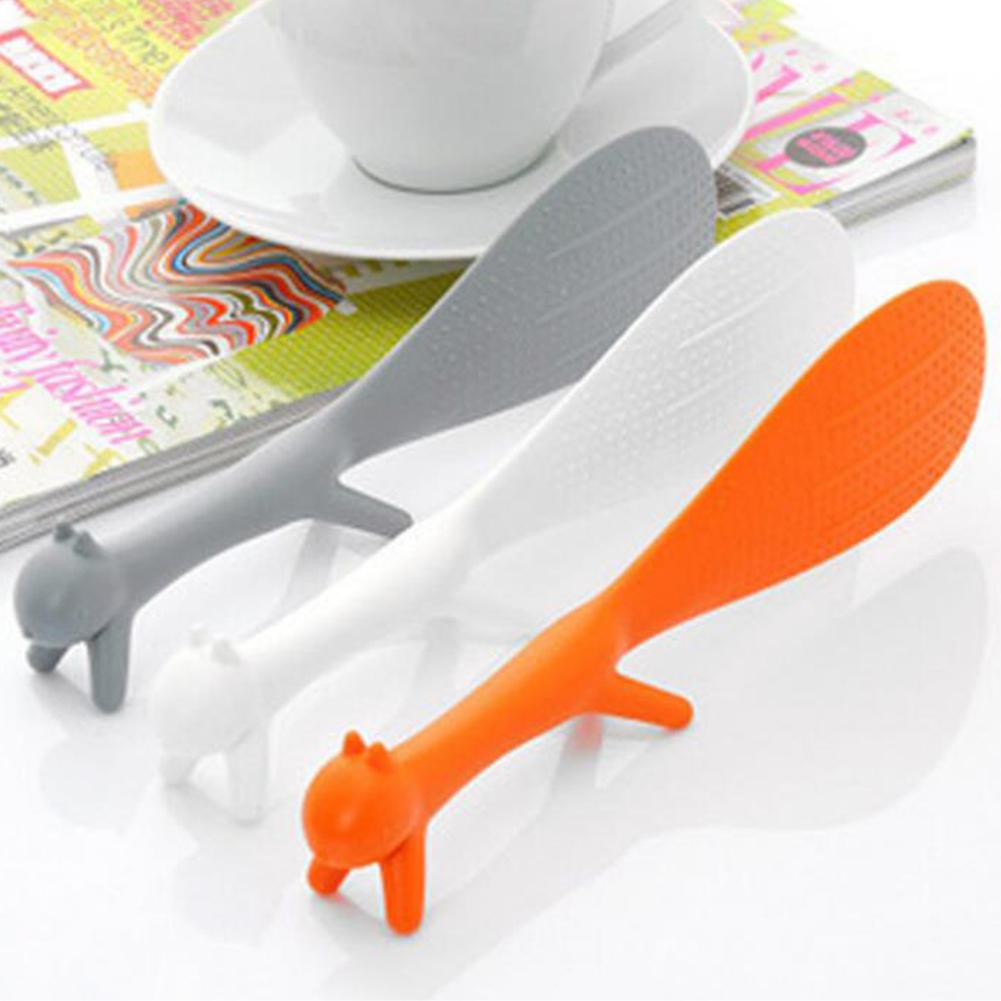 1PC Kreative Schöne Küche Supplie Eichhörnchen Geformte Non Stick Reis Paddle Nette Kleine Eichhörnchen Standing Löffel Zufällige Farbe