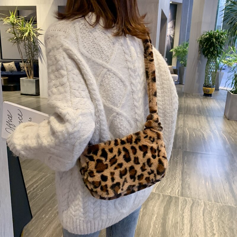 Winter Shoulder Bag Female Leopard Female Bag Chain Large Plush Winter Handbag Messenger Bag Soft Warm Fur Bag: Color 2