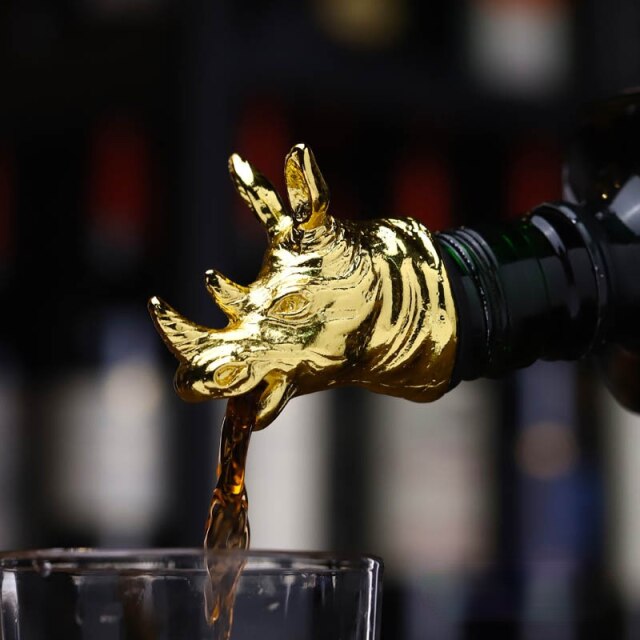 1 piece red wine pourer zinc alloy rhinoceros lion leopard antelope head wine stopper drink bar tool nightclub bar accessories: rhinoceros   gold