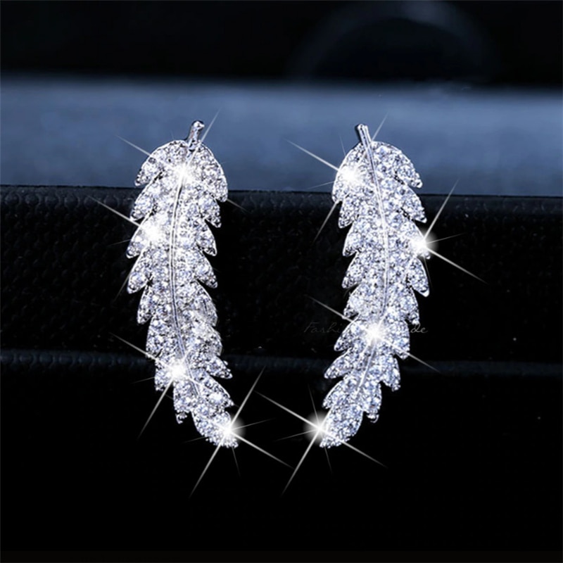 1 par smukke fjerøreklatrere manchetøreringe krystal diamonden blade klynge bryllup øreringe til kvinder: Sølv