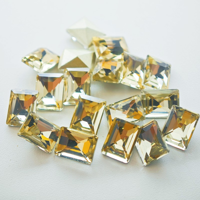 50 stuks 6x8mm rechthoekige haakse nagelaccessoires kleurrijke super glanzende K9 diamant puntige bodem onregelmatige nageldecoratie