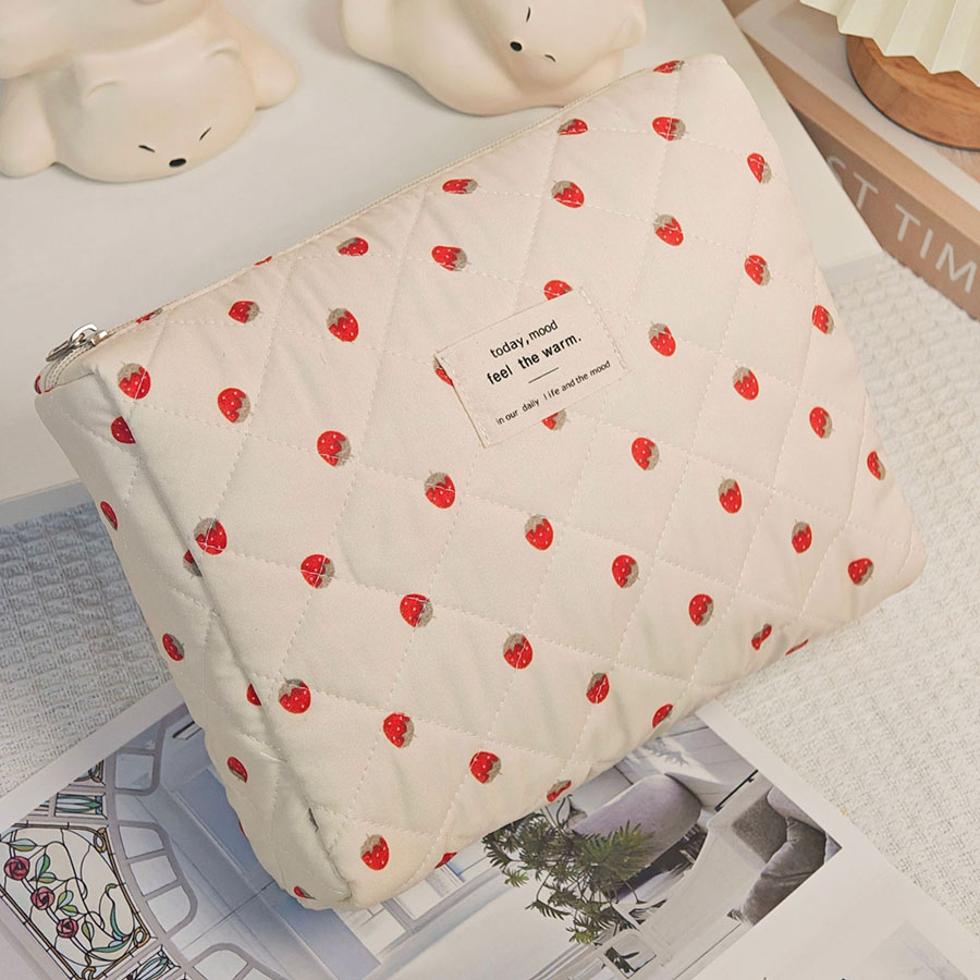 strawberry Makeup Bag Women's Cosmetic Bags Portable Cute Cosmetic Travel Storage Pouch Handbag Cotton Quilted Zipper Pu