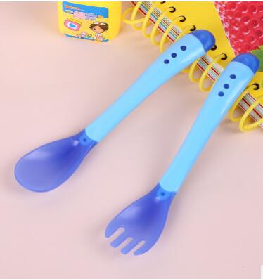 Handy Heat Sensing Thermal Spoon Baby Kids Weaning Silicone Head Tableware Baby Soft Head Safety Temperature Spoon Infant: Blue pair