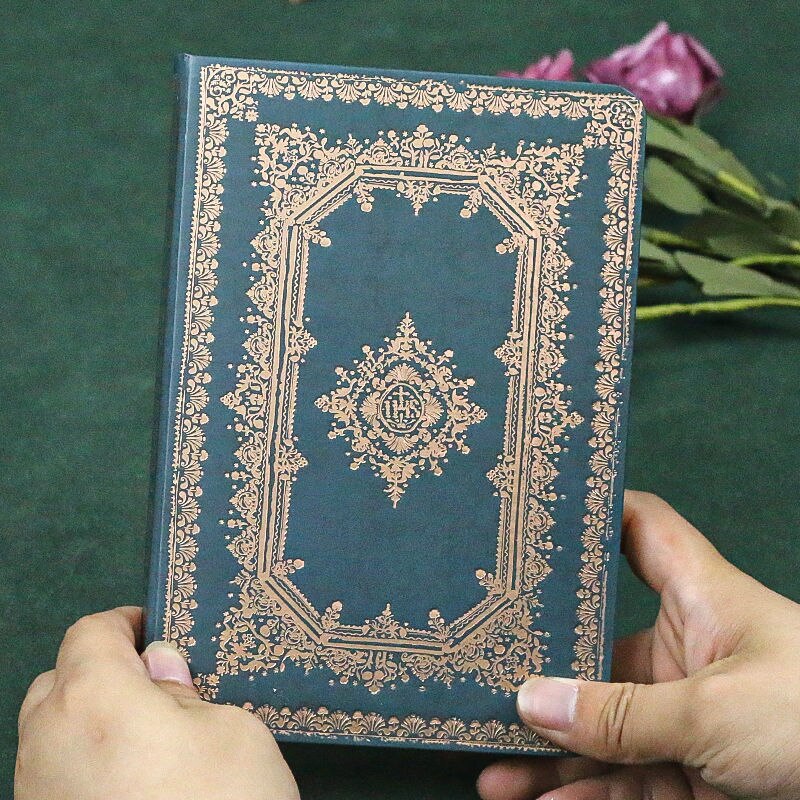 Retro bronzing notebook notebook European style diary thick A5 super thick Korean notepad middle school student stationery: D