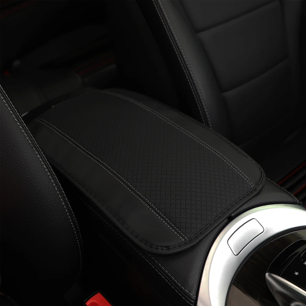 Almohadilla para reposabrazos de coche, cubierta protectora de reposabrazos Central antideslizante de doble línea en relieve de cuero y fibra, accesorios universales de estilo para automóvil: Rojo